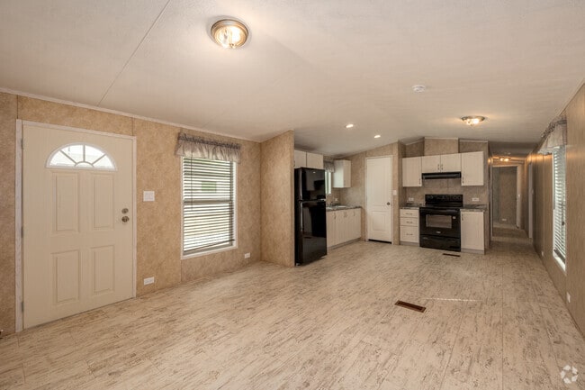 3BR, 2BA - 1000SF - Living Room - Flamingo Flats