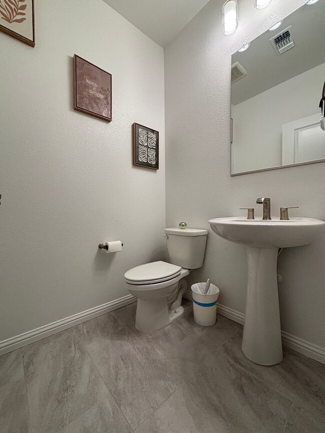 Building Photo - Gorgeous New home with 4 bed/2.5 bath in Brentwood