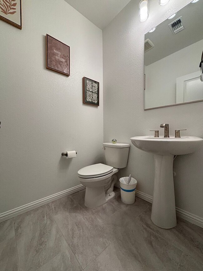 Foto del edificio - Gorgeous New home with 4 bed/2.5 bath in Brentwood