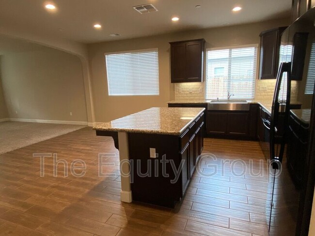 Building Photo - 551 Montana De Oro St