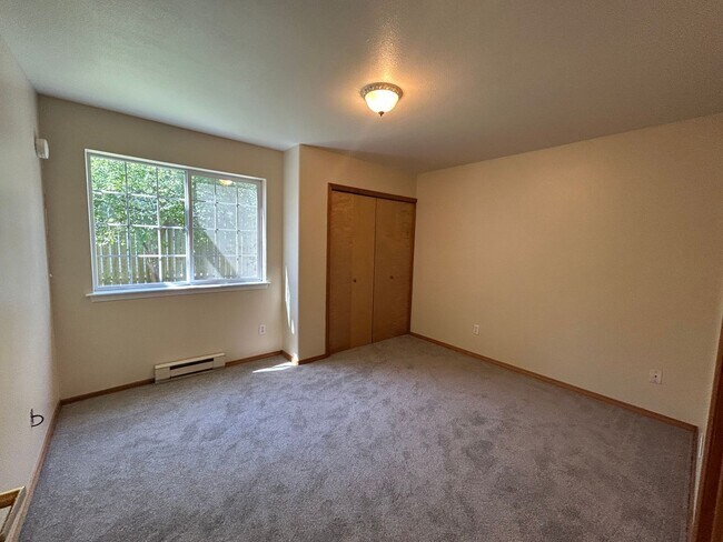 Building Photo - 1808 E Sunset Dr