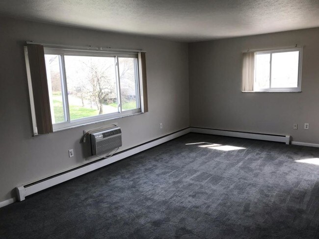 Building Photo - 4083 Ridge Road Unit #05