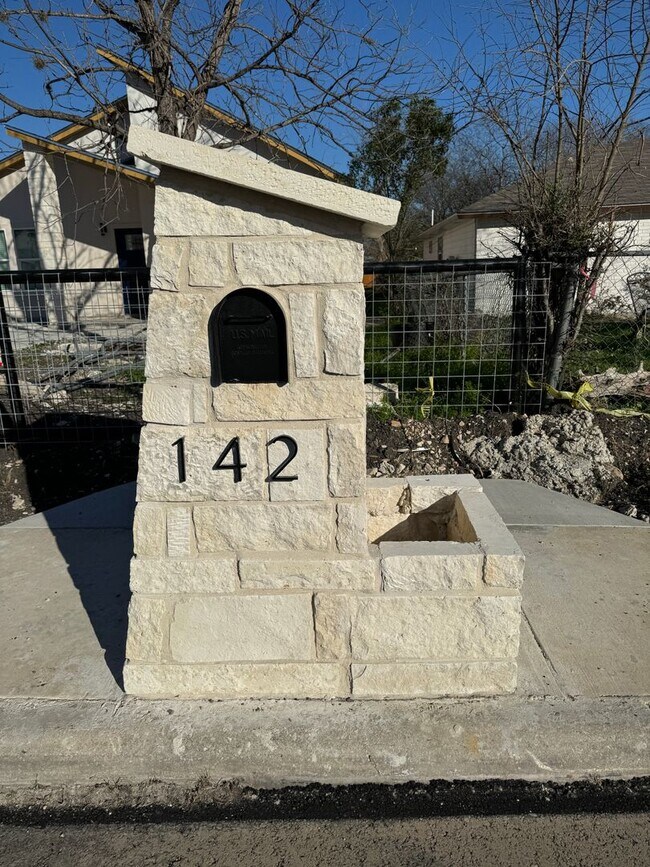 Building Photo - ONE STORY | 3 BEDROOM | 2 BATH | NEW BUILT...