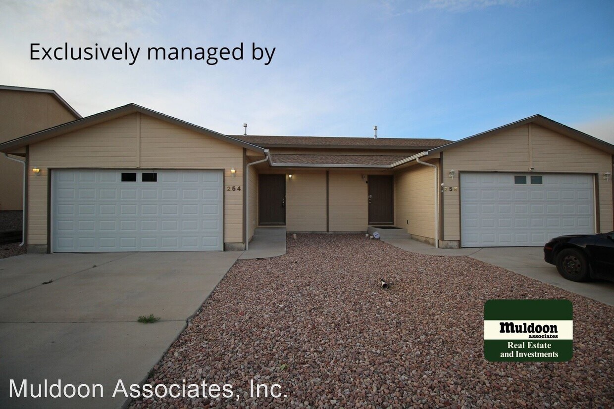 Primary Photo - 3 br, 2.5 bath House - 254 W Coral Dr