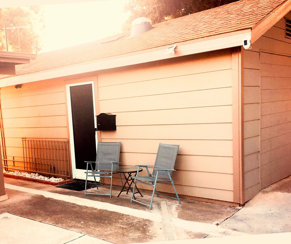 Primary Photo - 2308 Oakwood Dr