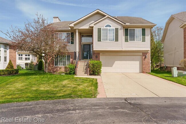Foto del edificio - 4721 Carrington Dr
