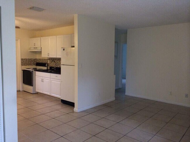 Foto del edificio - 933 NE 38th St