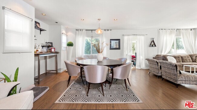 Foto del edificio - 1349 S Hudson Ave