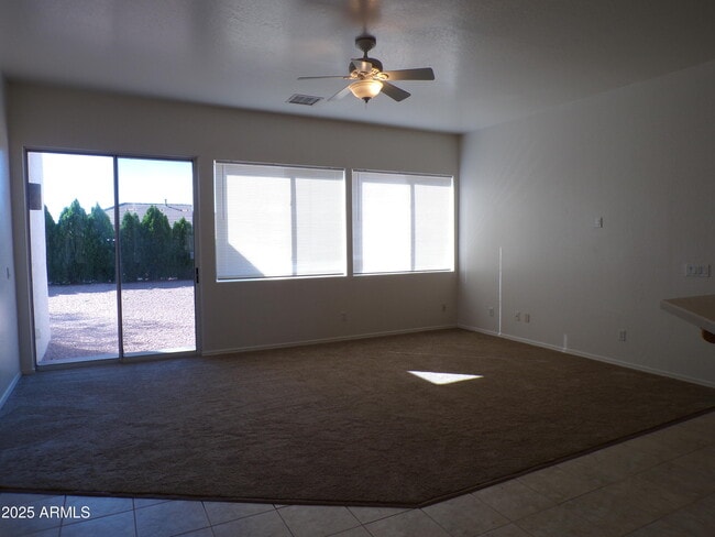 Foto del edificio - 4995 E Somerset Dr