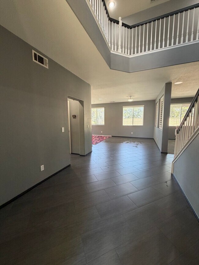 Foto del edificio - Spacious 4BR Pool Home w/ RV Parking & 3-Car Garage in Corona