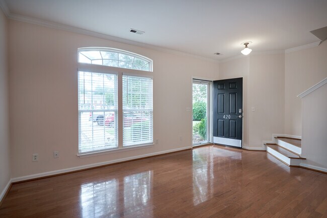Foto del edificio - 420 Canewood Pl