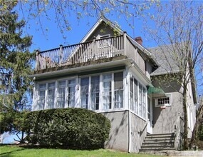 Building Photo - 123 Pine St