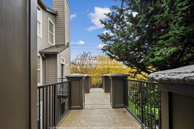 Building Photo - Wonderful Three Bedroom Condo at The Summe...