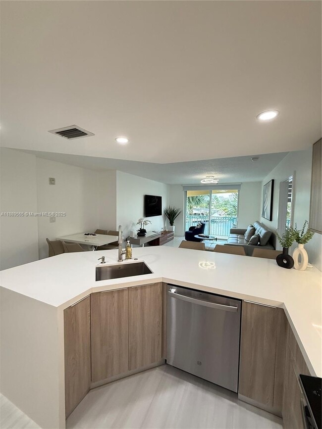 Building Photo - 201 Golden Isles Dr