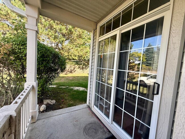 Foto del edificio - 2540 Hillsboro Blvd