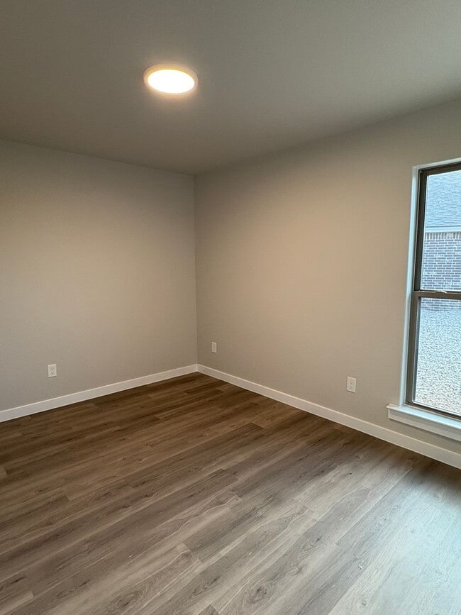 Building Photo - Comfort and Style Blend in Willowbend!