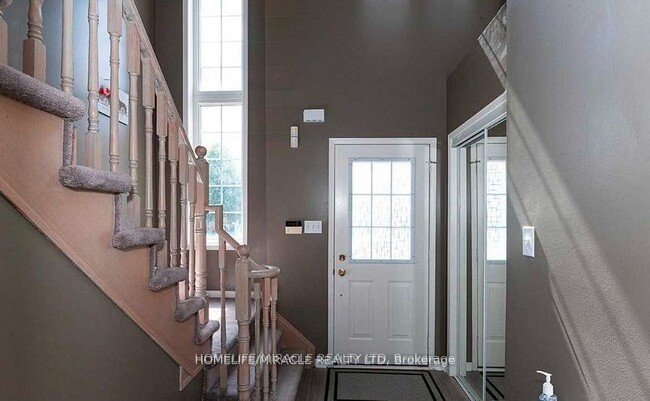 Building Photo - 36 Bramcedar Cres