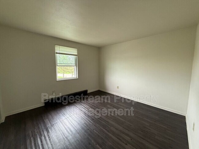 Foto del edificio - 1299 Sanlor Ave