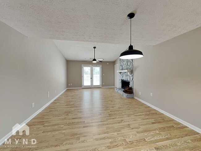 Foto del edificio - 134 Oak Cir S