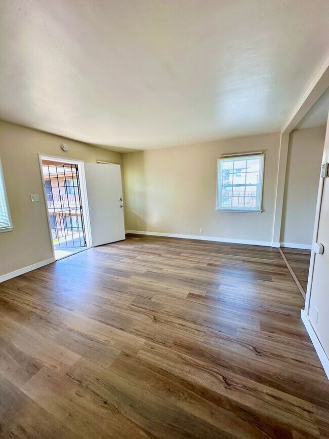 Building Photo - Cedar LB