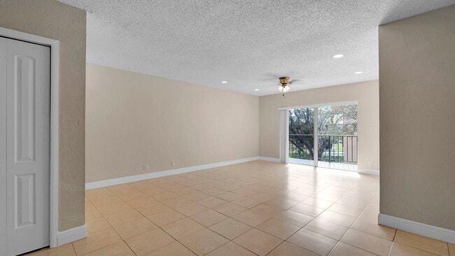 Photo - 13715 Kendale Lakes Cir Apartment