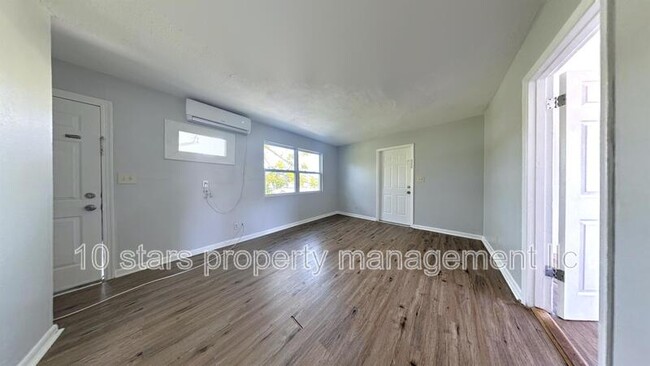 Building Photo - 1045 11th Ave NW