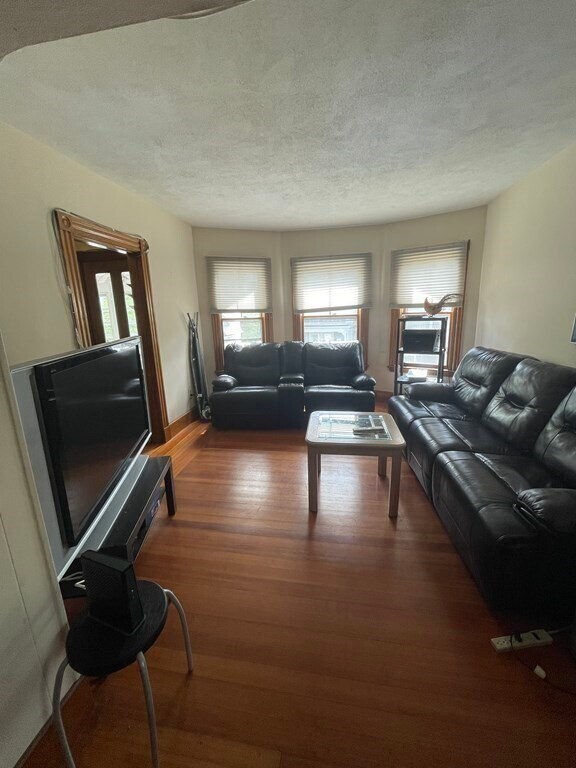 Foto del edificio - 60 Willow Ave