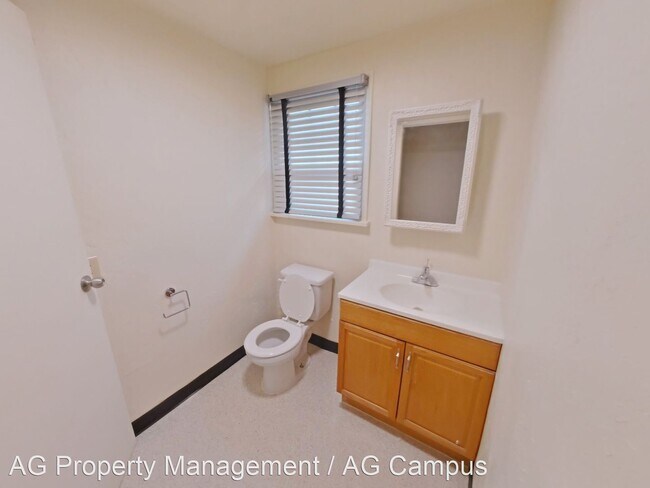 Building Photo - 4 br, 1.5 bath House - 1241 1/2 Coburg Road