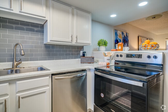 2BR, 2BA - 844SF - Newport
