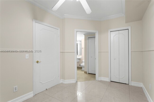 Foto del edificio - 4775 Collins Ave
