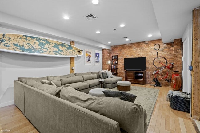 Building Photo - 1 br, 1 bath Condo - 72 Orange St Apt 1A