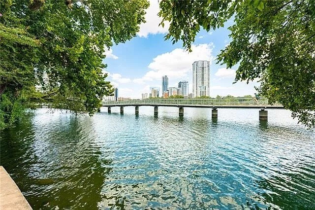 Building Photo - 500 E Riverside Dr