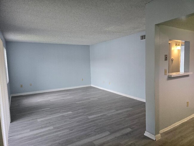 Building Photo - 2531 N Alafaya Trail