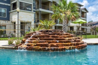 Building Photo - Hollow Tree Park