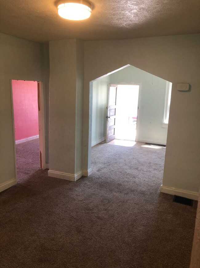 Building Photo - Looking for great tenants