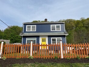 Building Photo - 711 N Division St