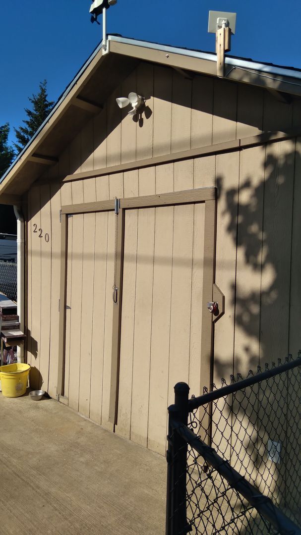 Building Photo - 3-bedroom 1 bath with large yard