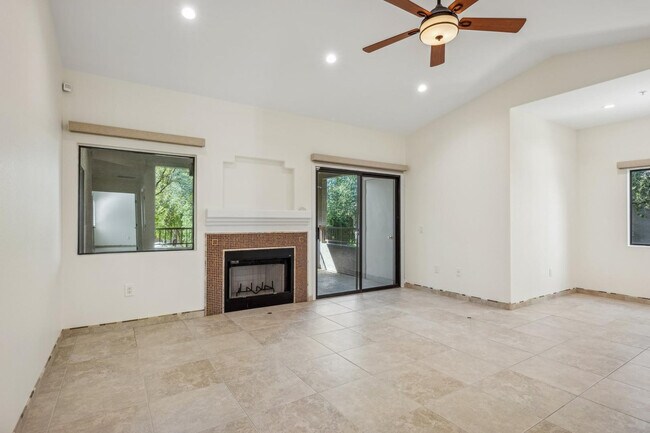 Foto del edificio - 15050 N Thompson Peak Pkwy