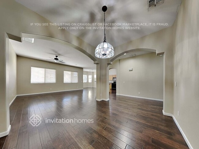 Building Photo - 7209 W Paradise Ln
