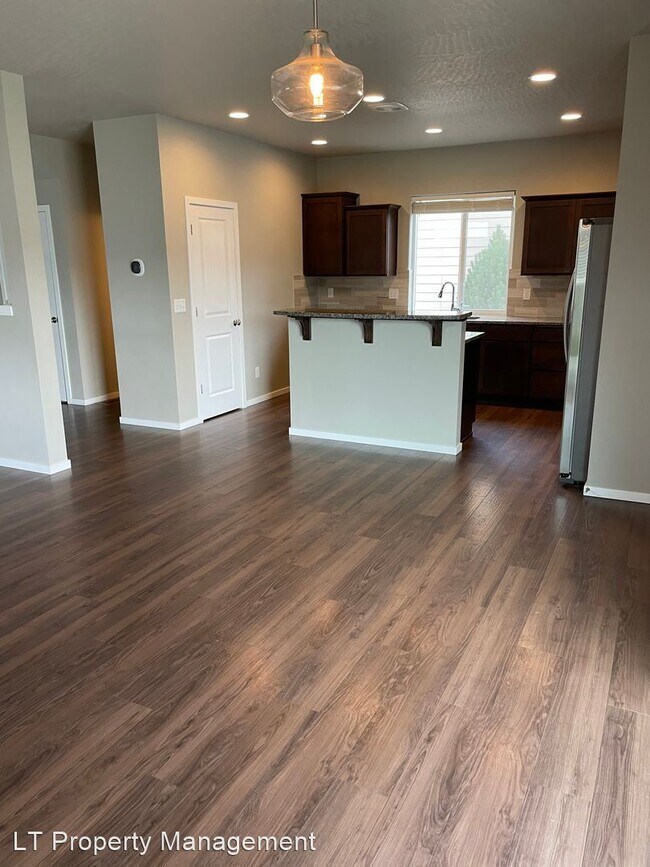 Foto del edificio - 3 br, 3 bath House - 20065 E Meyers Ave