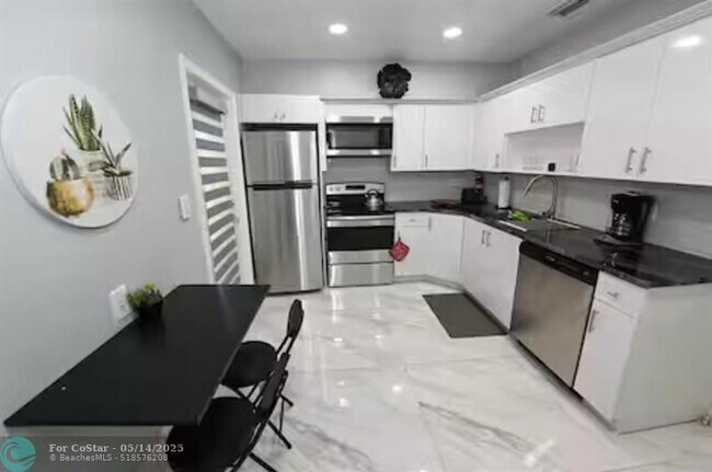 Foto del edificio - 909 SW 7th Terrace