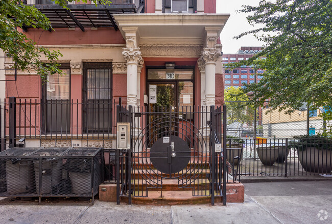 Entrance - 310 W 18th St