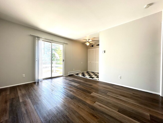 Building Photo - 9960 Chateau Roi Ct