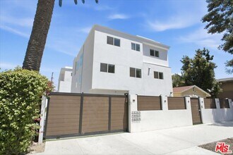 Building Photo - 14165 Calvert St