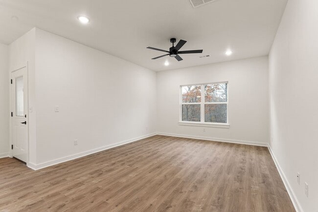 Building Photo - 18 Dumfries Ln