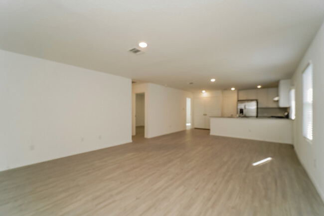 Foto del edificio - 8839 Barrow Path, Converse, TX