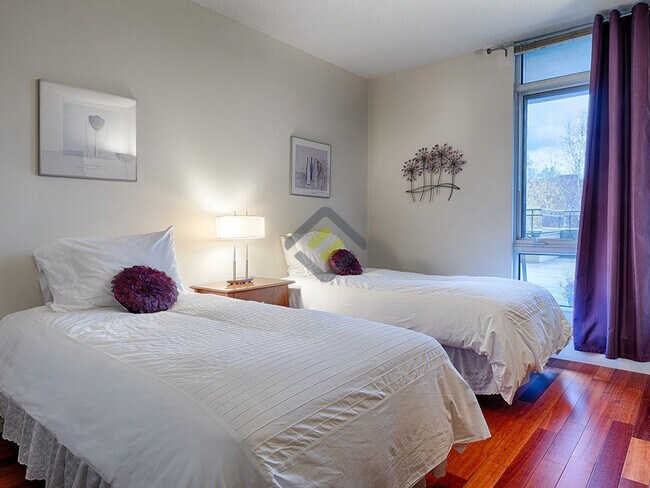 Building Photo - 2727 Rue Saint-Patrick