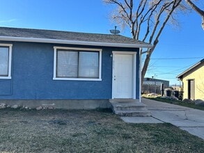 Building Photo - 377 N Wood Cir