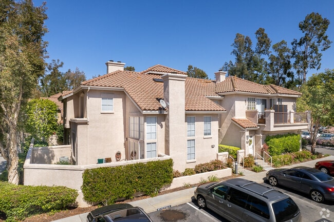 Building Photo - Montevista