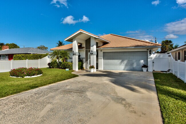 Foto del edificio - 627 94th Ave N